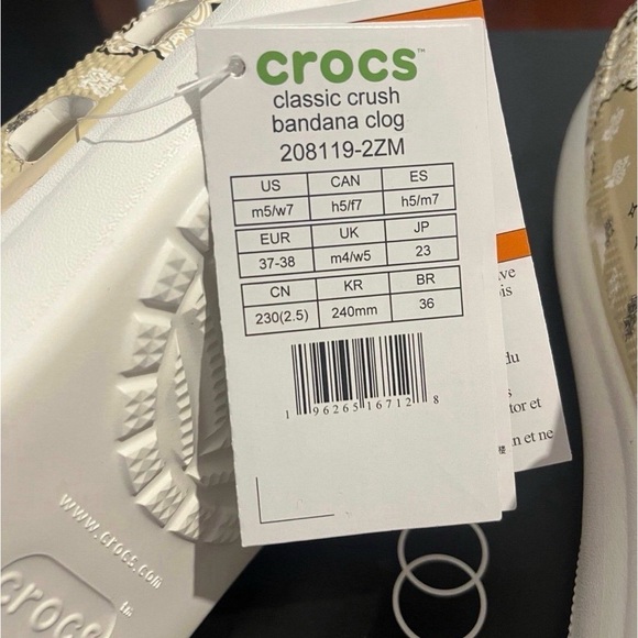 Crocs Classic Crush Bandana Clog. - Picture 3 of 13
